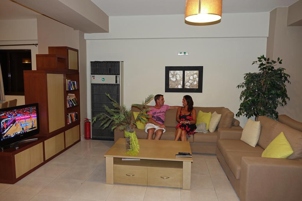 Iolkos Hotel Karpathos Esterno foto