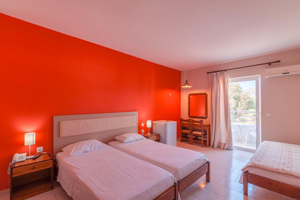 Iolkos Hotel Karpathos Esterno foto
