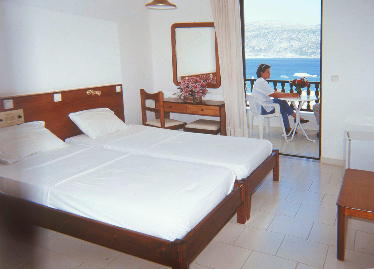 Iolkos Hotel Karpathos Esterno foto