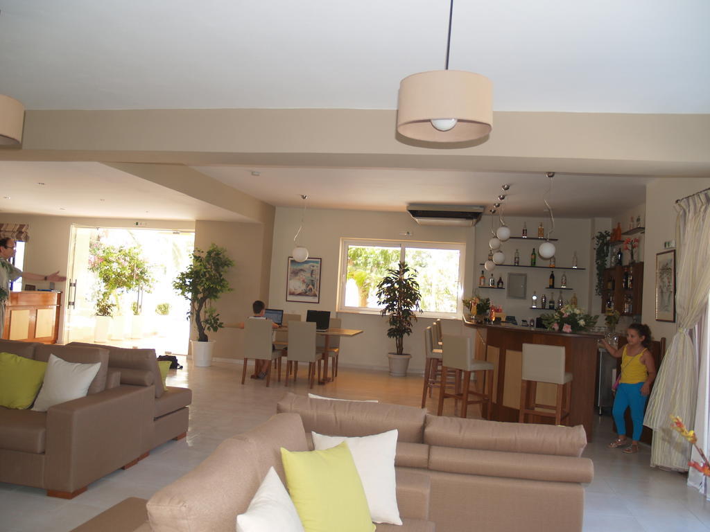 Iolkos Hotel Karpathos Esterno foto